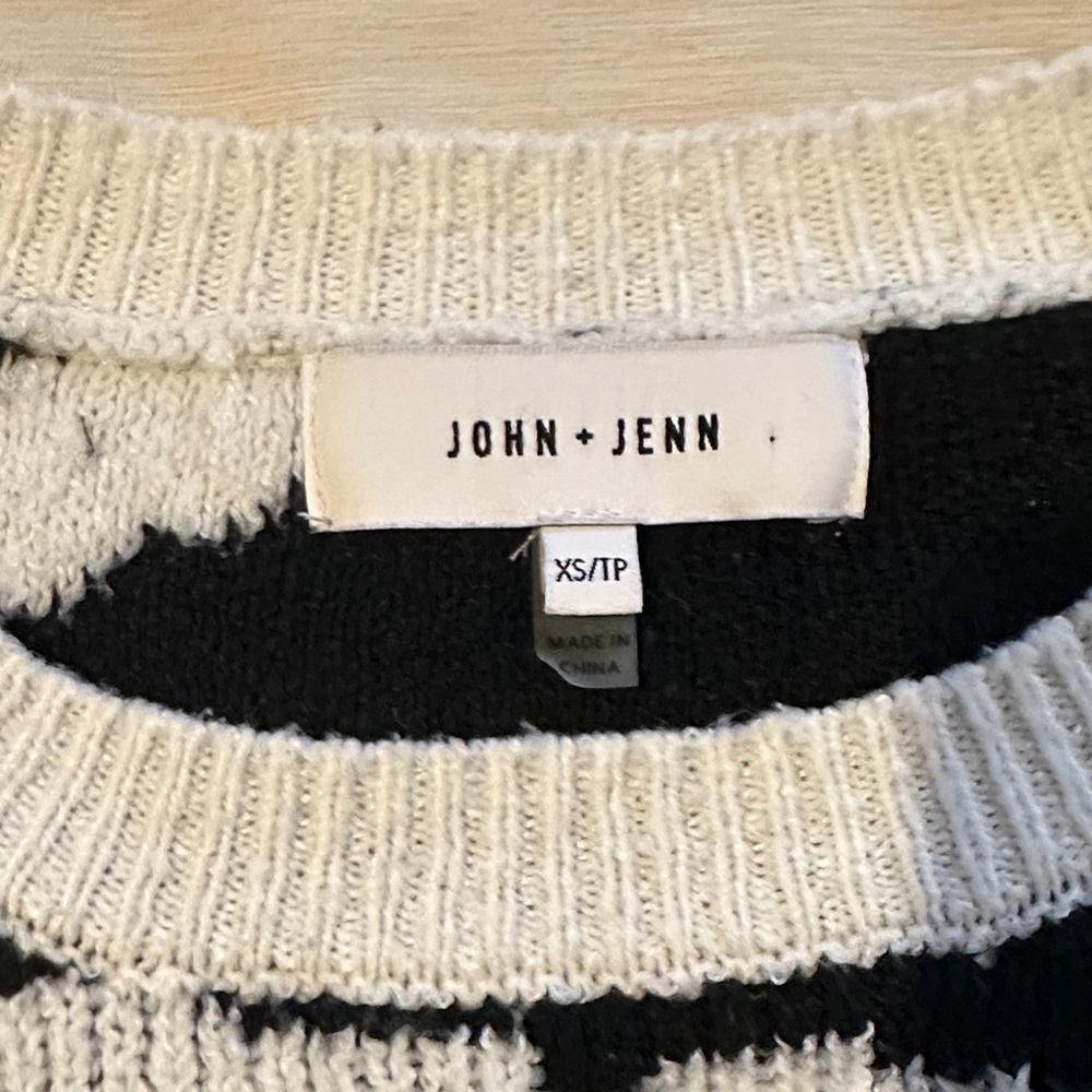 John + Jenn Zebra Pattern Sweater – Women’s – Cozy Knit Pullover Size XS - Picture 6 of 8